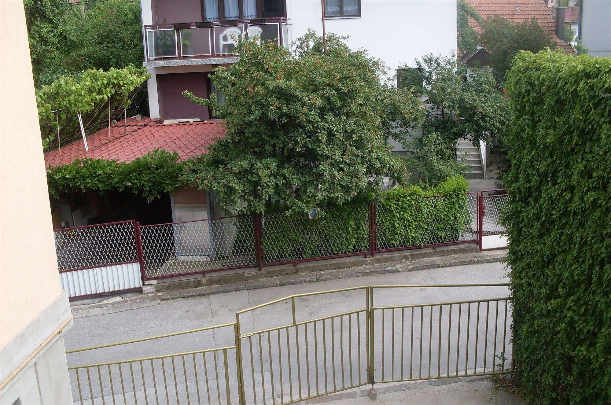 Hostel Gonzo SJJ Buitenkant foto